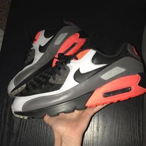NIKE 10.5 LIGHTLY WORN AIR MAX